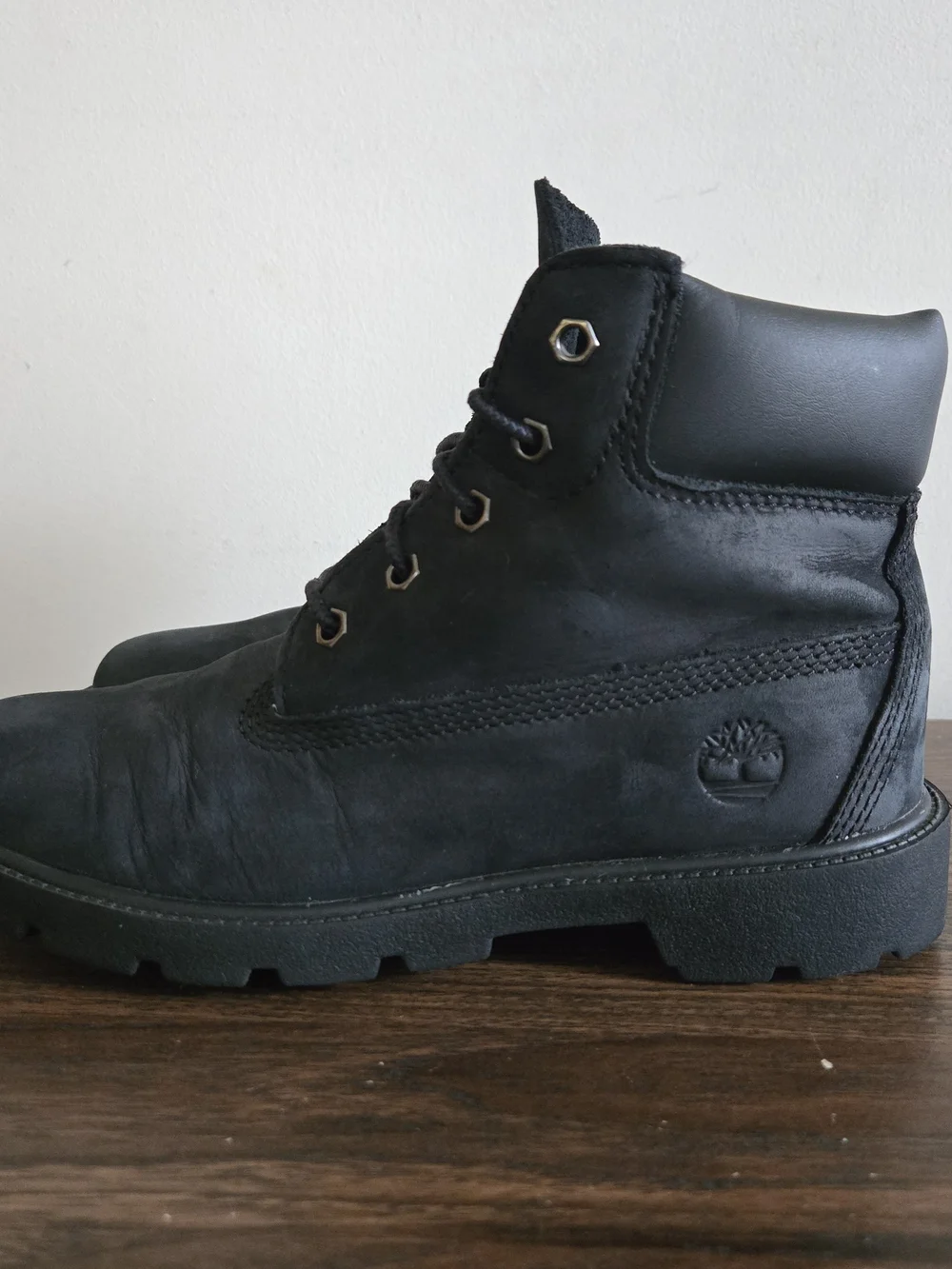 Timberland Junior 6-Inch Classic Waterproof Boot Big Boy Sz 4 Black Nubuck 10910